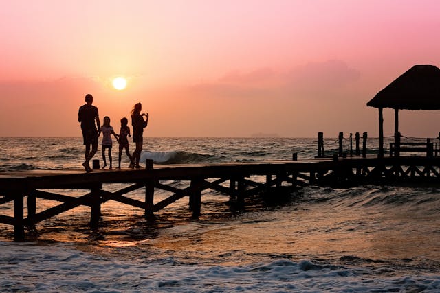 Family Travel Pros and Cons Explained